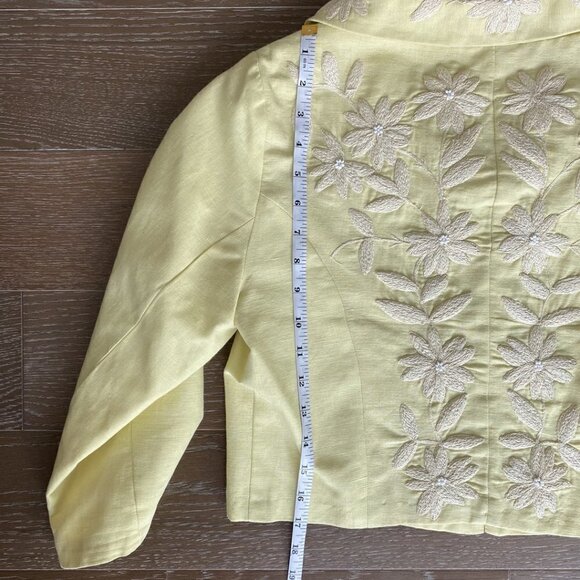 Plenty Cropped Floral Blazer | Yellow | 12. - Picture 5 of 5